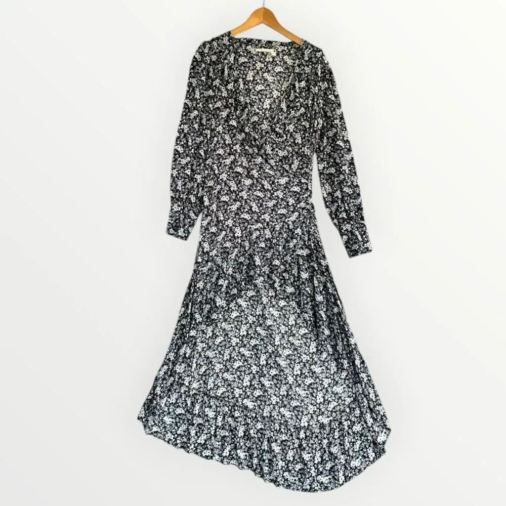 🎉5 for $45🎉 Chelsea and violet dress size L